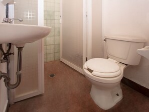 Standard Room | Bathroom