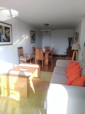 Family Standard | Ruang makan