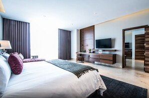 Ropa de cama de alta calidad, colchones con pillow-top y minibar 