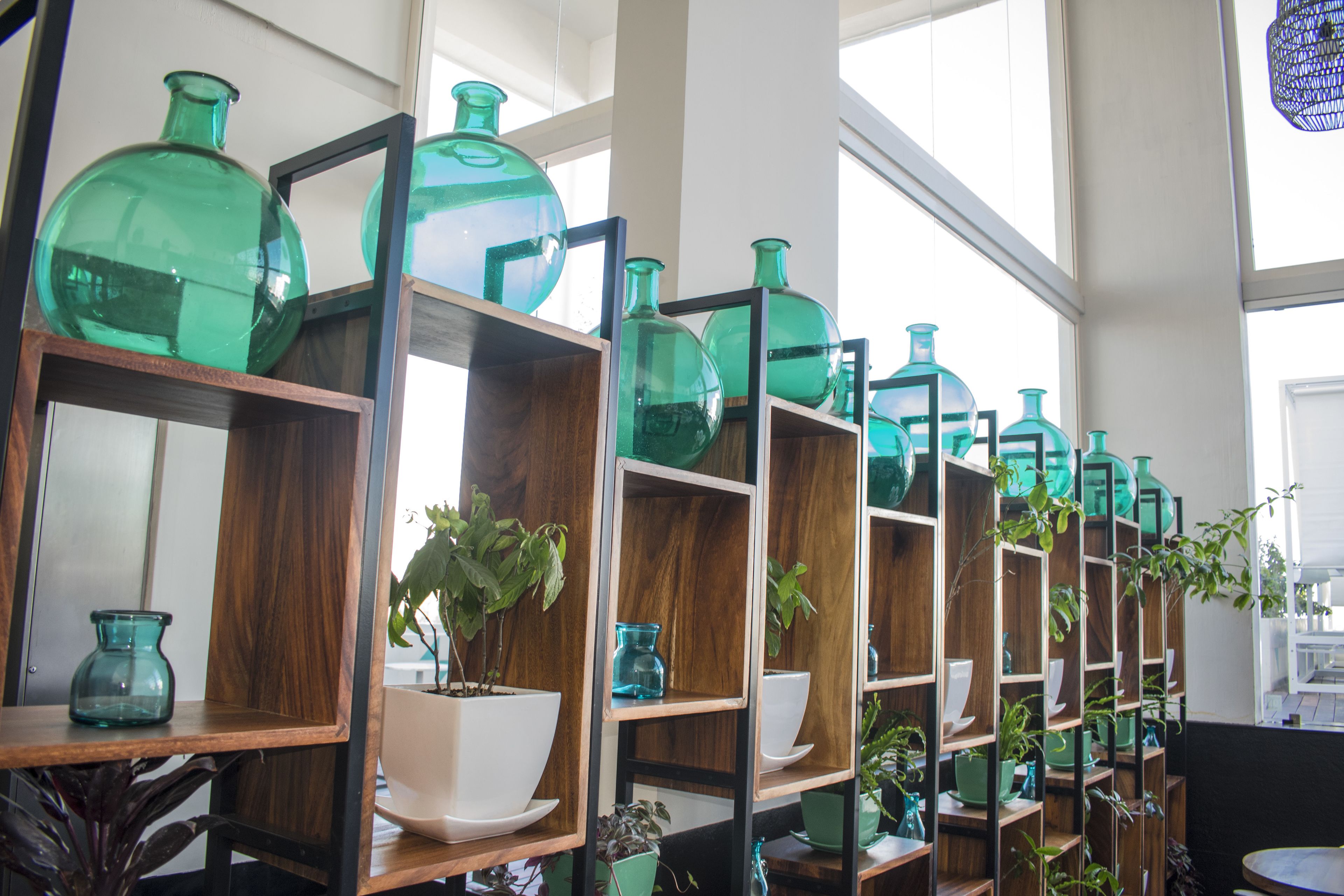 breakfast, lunch served; international cuisine, pool views