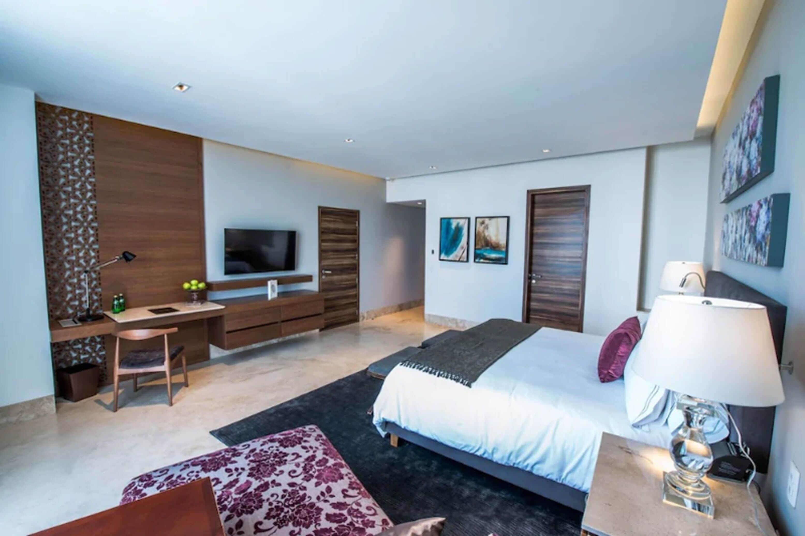 square suite | premium bedding, pillow-top beds, minibar, in-room safe
