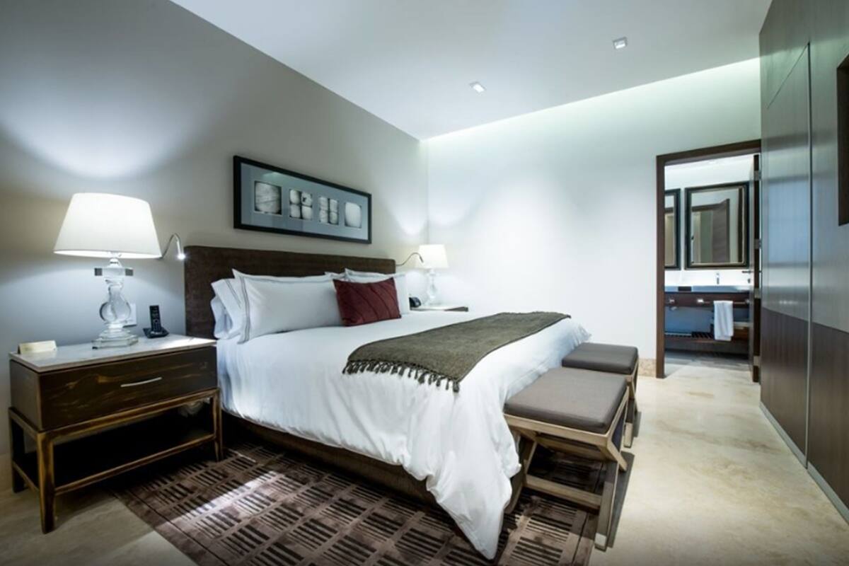 Master Suite | Premium bedding, pillowtop beds, minibar, in-room safe