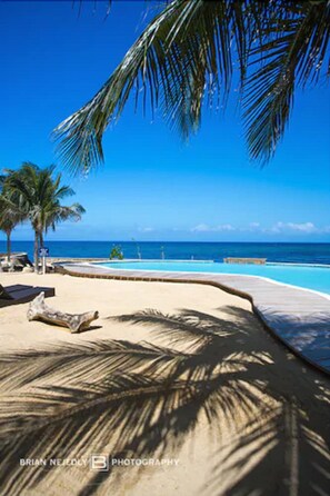 2 outdoor pools, free cabanas, sun loungers - Whispering Seas (Tower Isle)