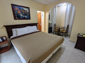 In-room safe, iron/ironing board, free WiFi, bed sheets - Hotel San Jorge (San Juan)