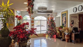 Quầy tiếp tân