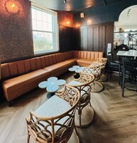 Se sirven cenas, con vista a la playa