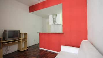 Apartamento standard, 1 quarto, cozinha americana | Sala de estar | TV