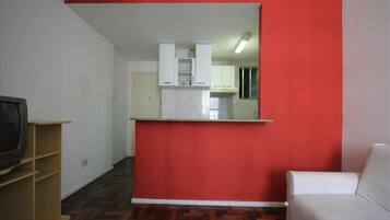 Apartamento standard, 1 quarto, cozinha americana | Sala de estar | TV