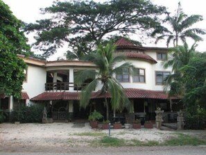 Front of property - Hotel Mamiri (Tamarindo)