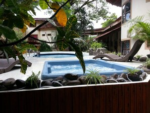 Outdoor pool - Hotel Mamiri (Tamarindo)