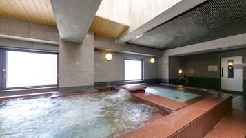 Indoor spa tub