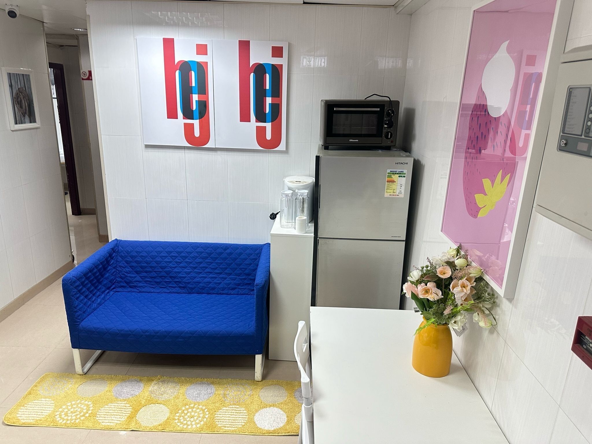 Comfort appartement, 5 slaapkamers | Woonruimte | Een televisie