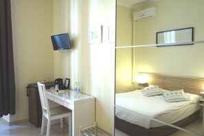 Double Room | Free cribs/infant beds, rollaway beds, free WiFi - G.NA B&B (Rome)