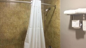 Combined shower/tub, free toiletries, towels