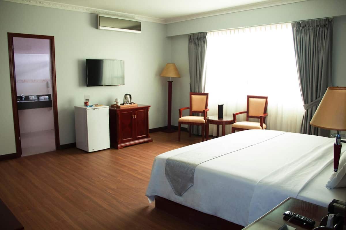 In-room safe, desk, blackout drapes, soundproofing