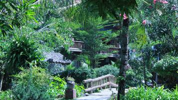 Minibar, in-room safe, desk, free WiFi