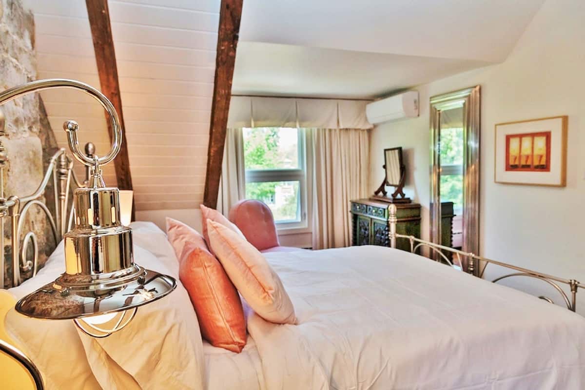 Panoramic Suite, 1 Bedroom (Penthouse Suite) | 1 bedroom, premium bedding, pillowtop beds, individually decorated