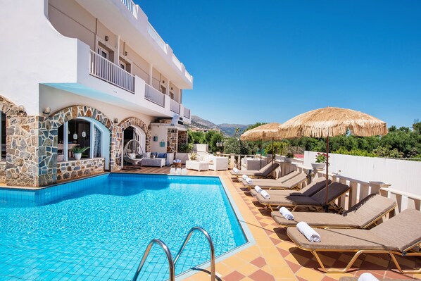 Outdoor pool, pool umbrellas, sun loungers