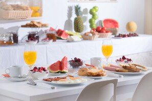 Free daily buffet breakfast - Mistral Hotel - Adults Only (Hersonissos)