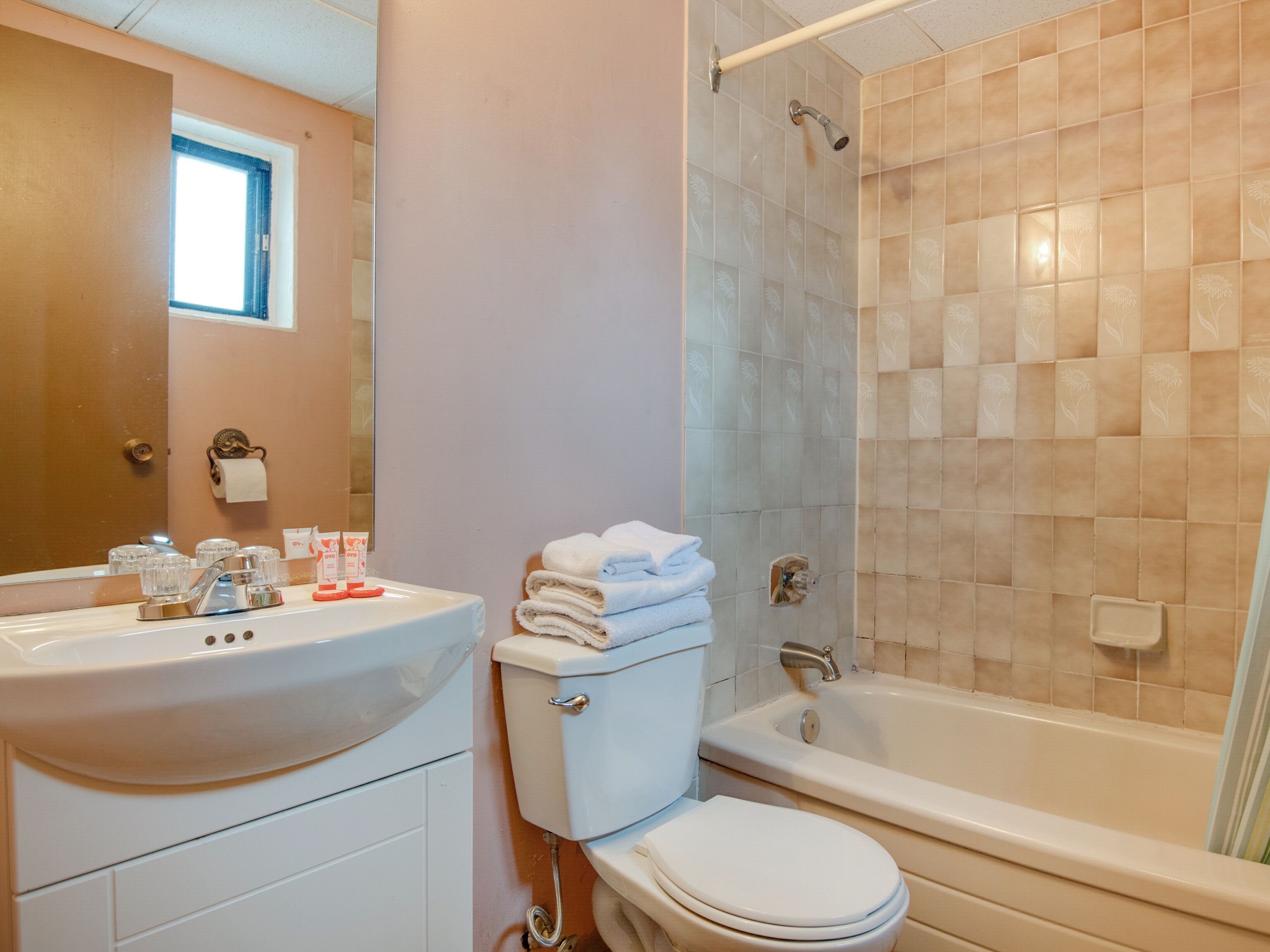 Falls Inn Near Casino Niagara By OYO