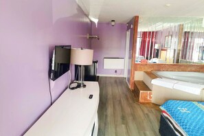 Suite, 1 Bedroom, Jetted Tub | Iron/ironing board, free WiFi, bed sheets - Falls Inn Near Casino Niagara By OYO (Niagara Falls)