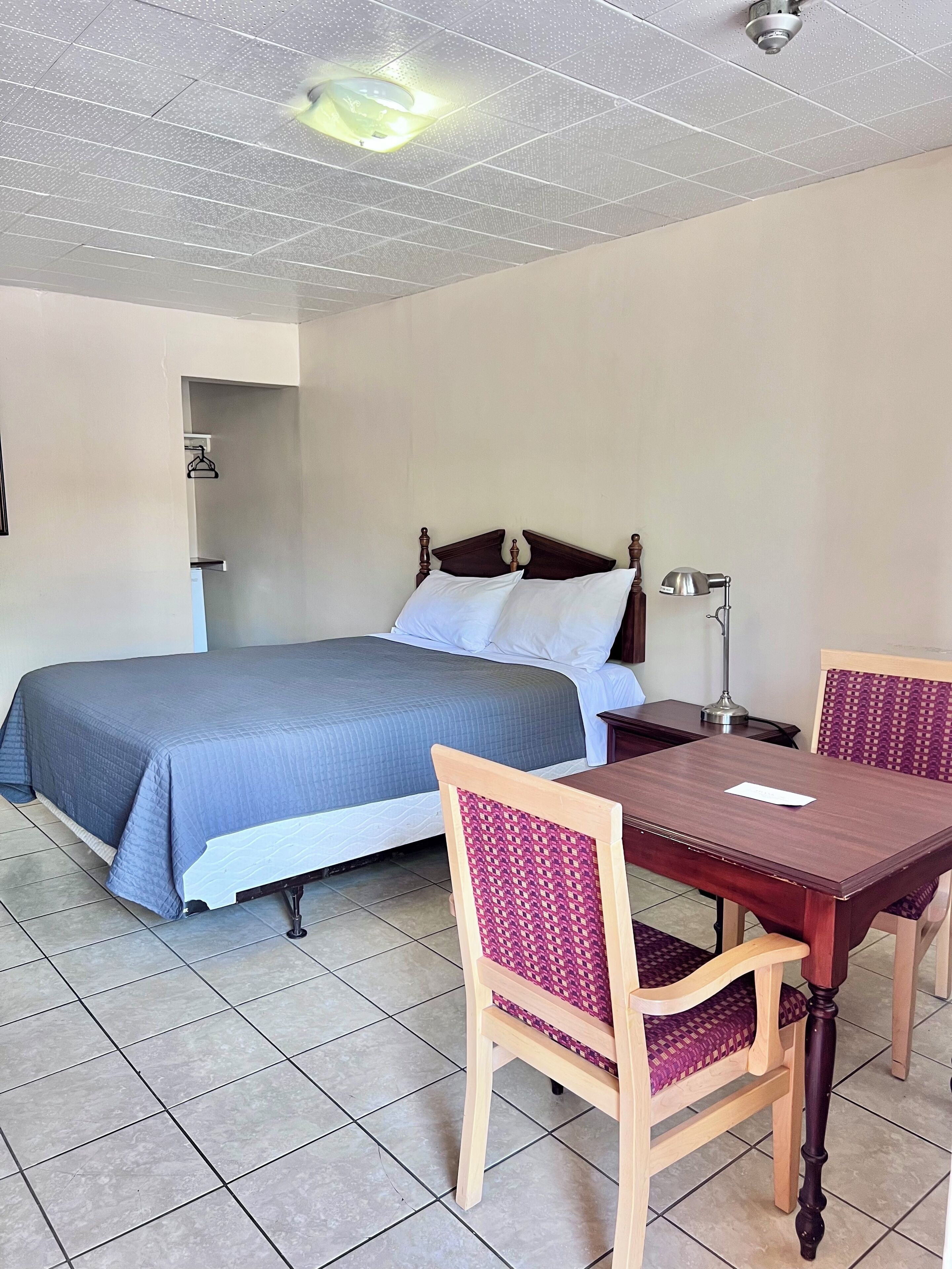 Photo - 6267 Persepolis Inn