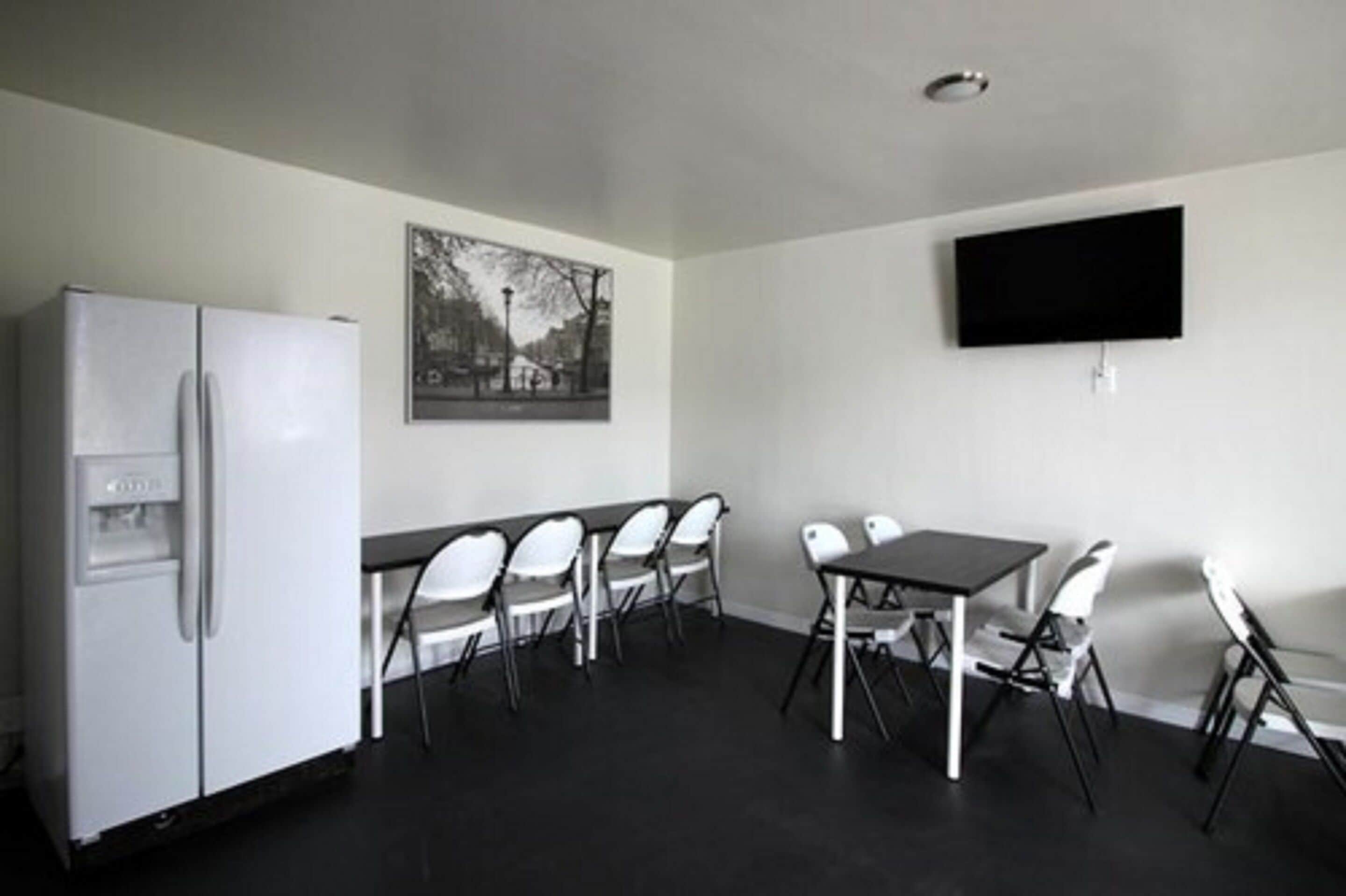 Photo - 6267 Persepolis Inn