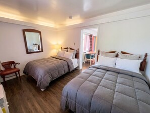 Family Room | In-room safe, desk, free WiFi, bed sheets