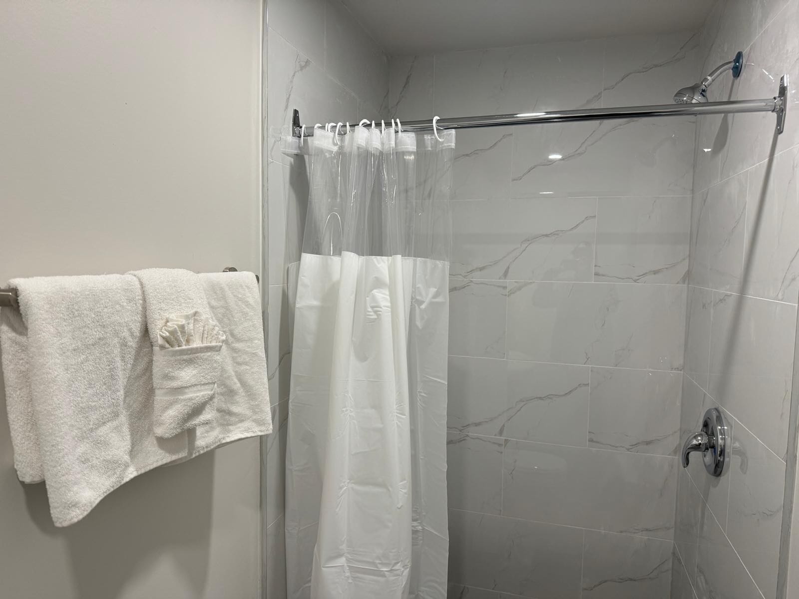 Photo - 6267 Persepolis Inn