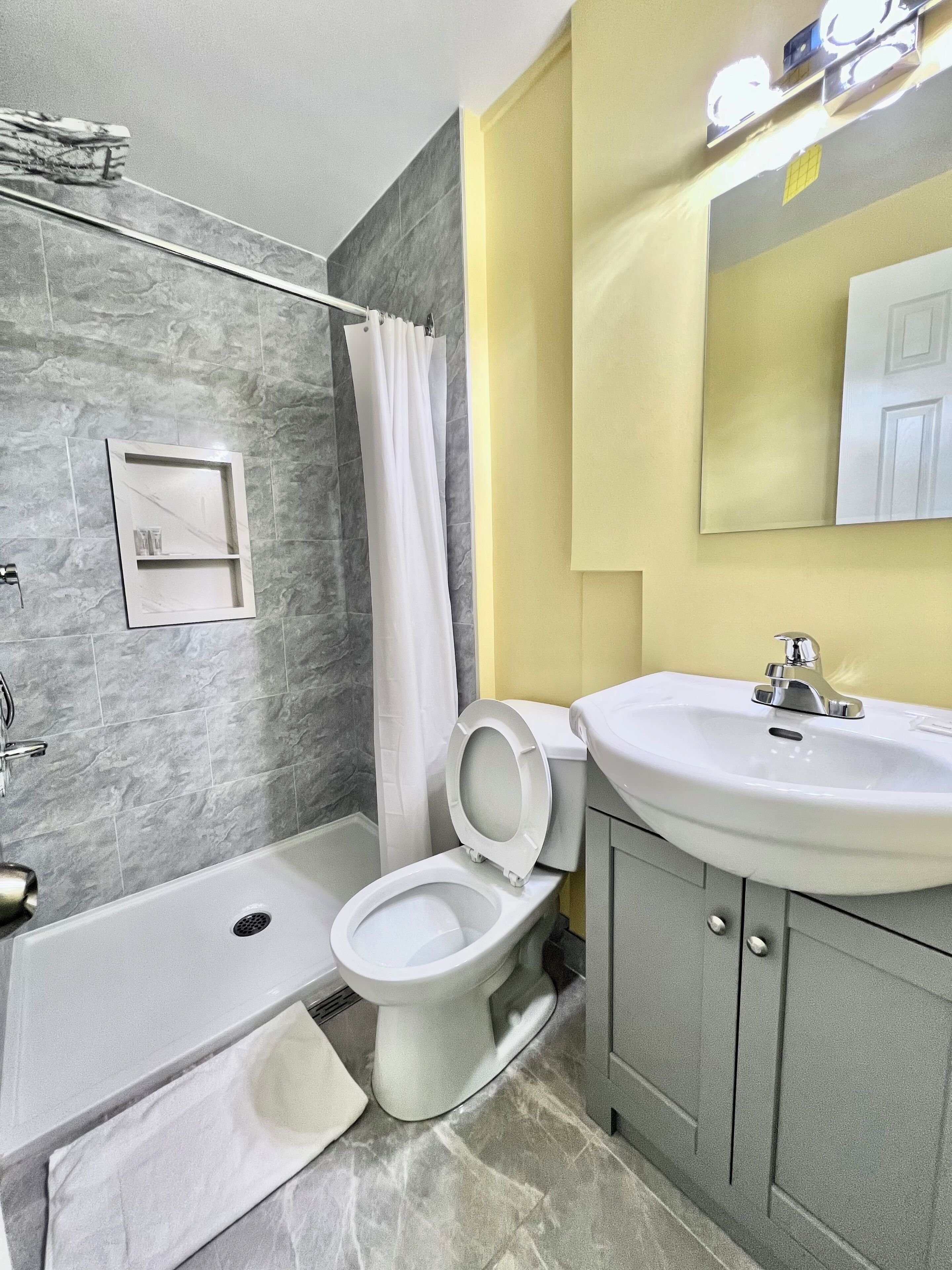 Photo - 6267 Persepolis Inn