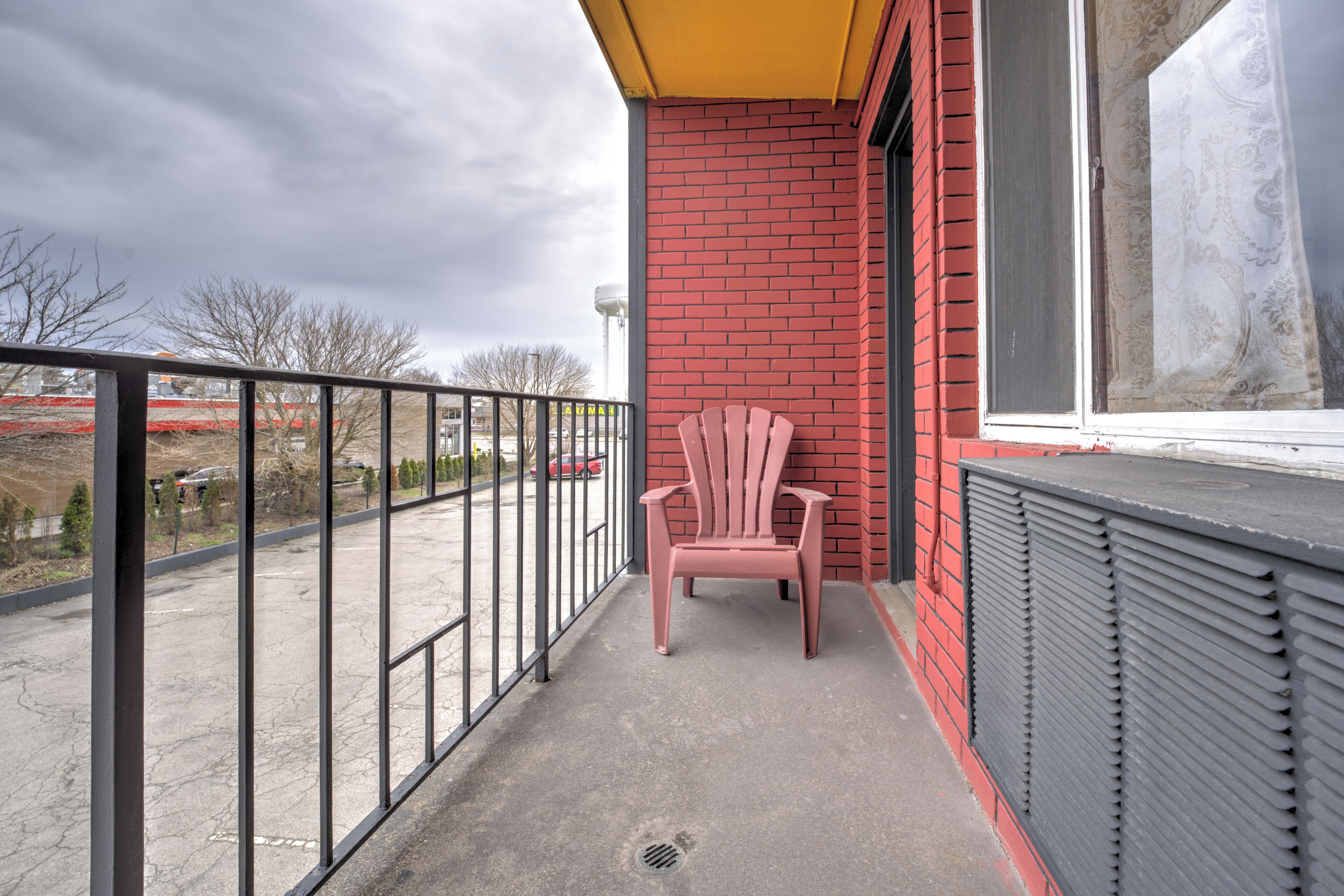 Comfort Room, 1 Queen Bed | Terrace/patio