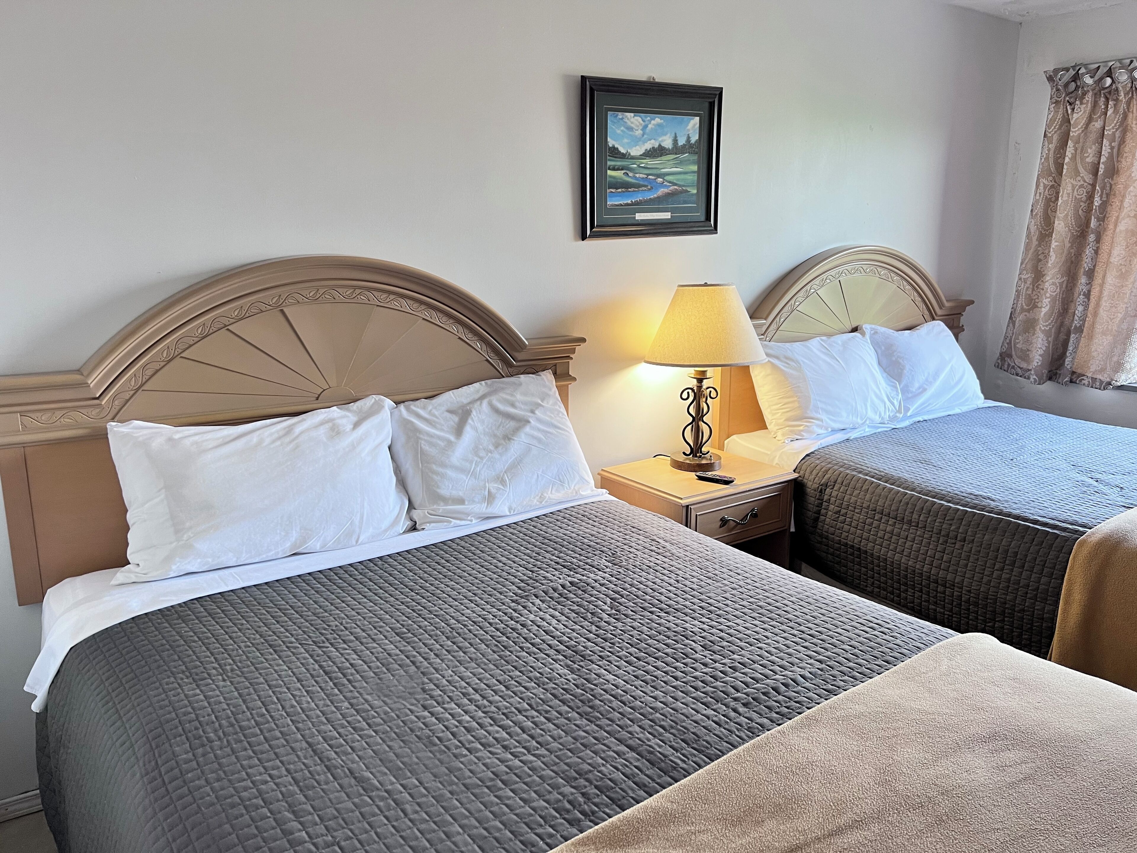 Photo - 6267 Persepolis Inn