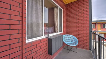 Comfort Room, 2 Queen Beds | Terrace/patio