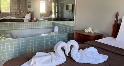 6267 Persepolis Inn