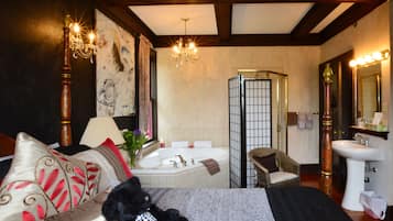 1 habitación, decoración personalizada, muebles diferentes y escritorio