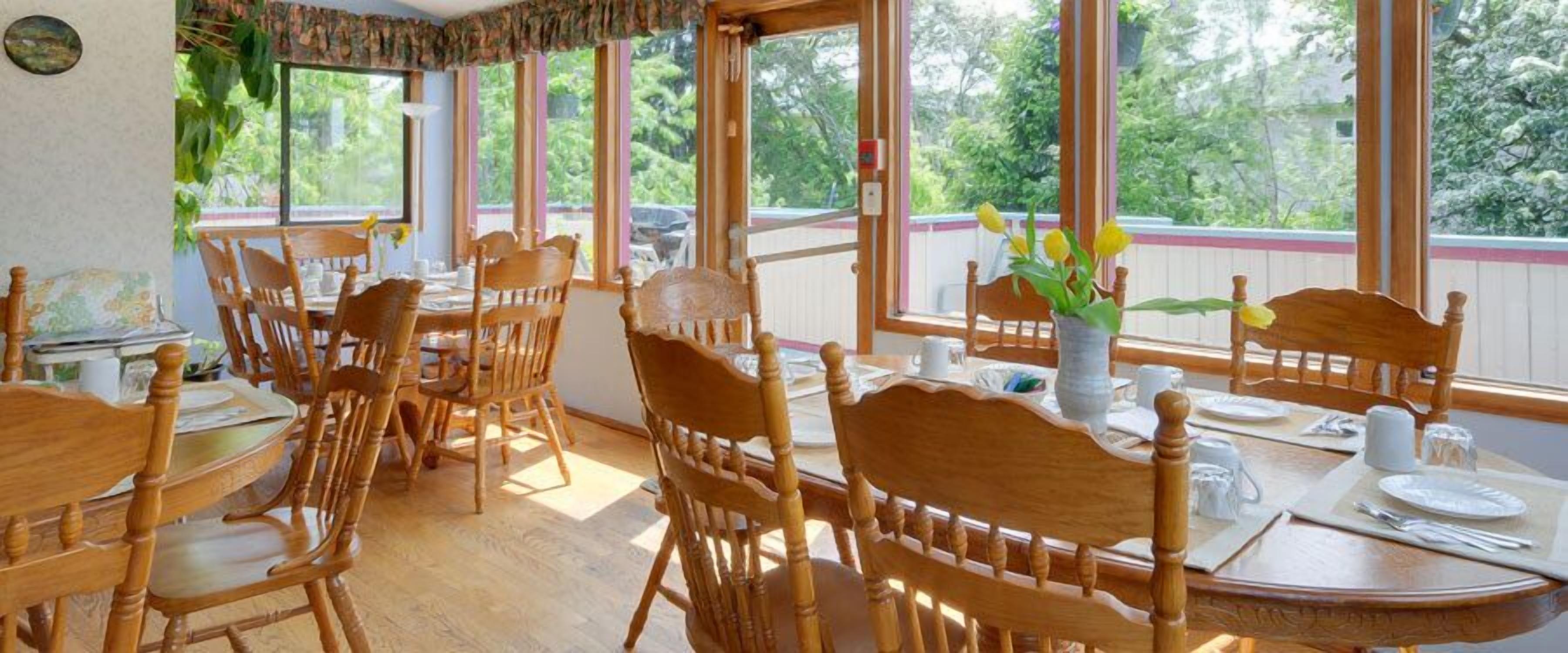 Free daily cooked-to-order breakfast