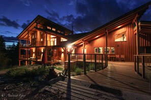Front of property - evening/night - Myra Canyon Lodge + Ranch (Kelowna)