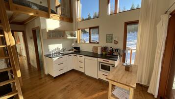 Studio Desain, kamar mandi pribadi (Bird) | Dapur pribadi | Lemari es, microwave, mesin pembuat kopi/teh, dan ketel listrik