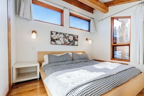 デザイン スタジオ 専用バスルーム (Bird) | 低刺激性寝具、客室ごとに異なる装飾、客室ごとに異なるインテリア、防音設備