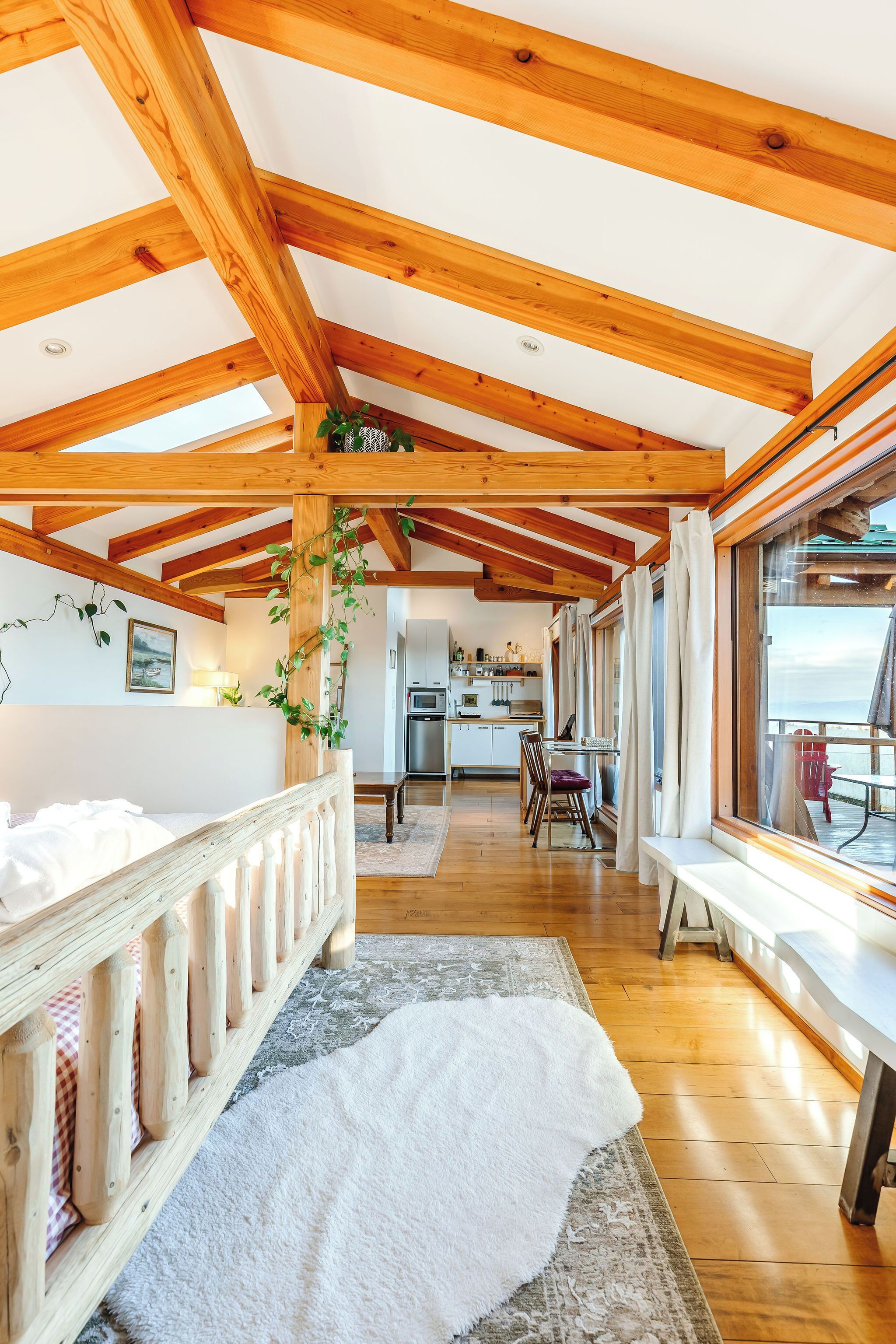 Estúdio panorâmico, 1 cama King, suíte, vista para o lago (Eagle) | Individualmente decorados, individualmente mobiliados, Wi-Fi de cortesia