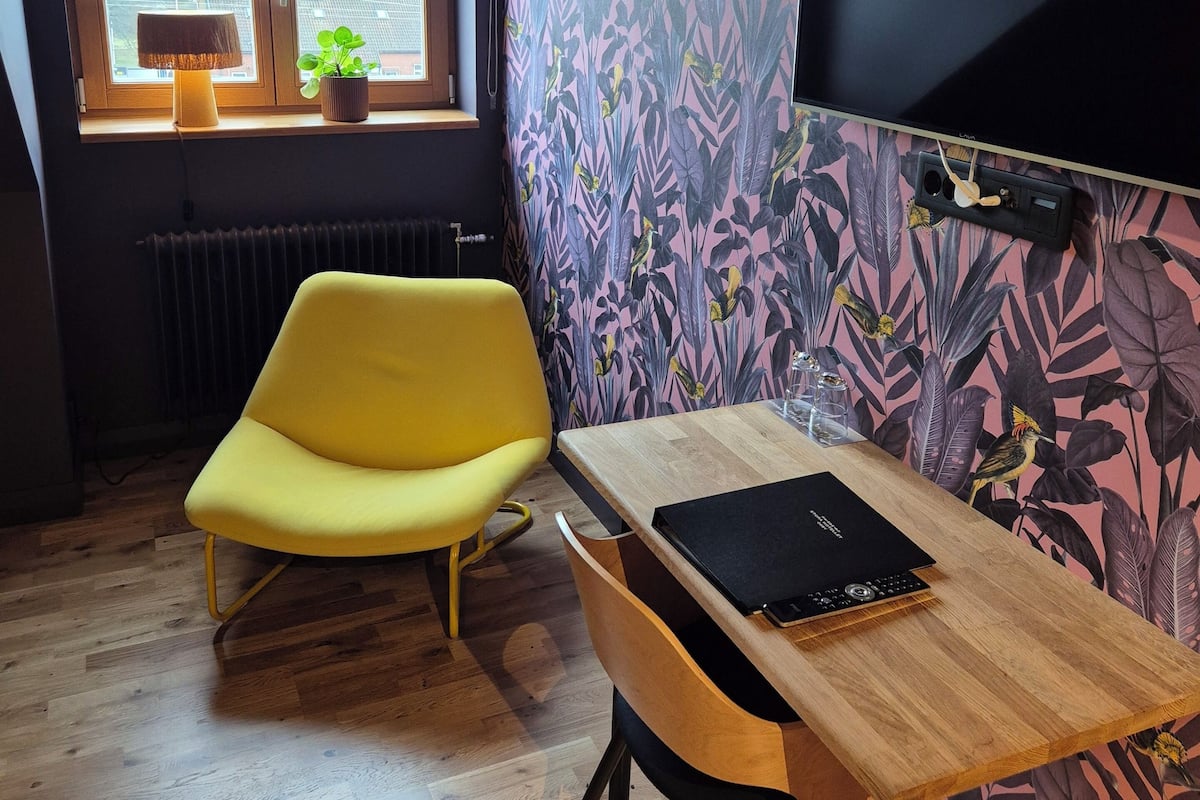 standard double room | 1 bedroom, individually decorated, individually furnished, desk