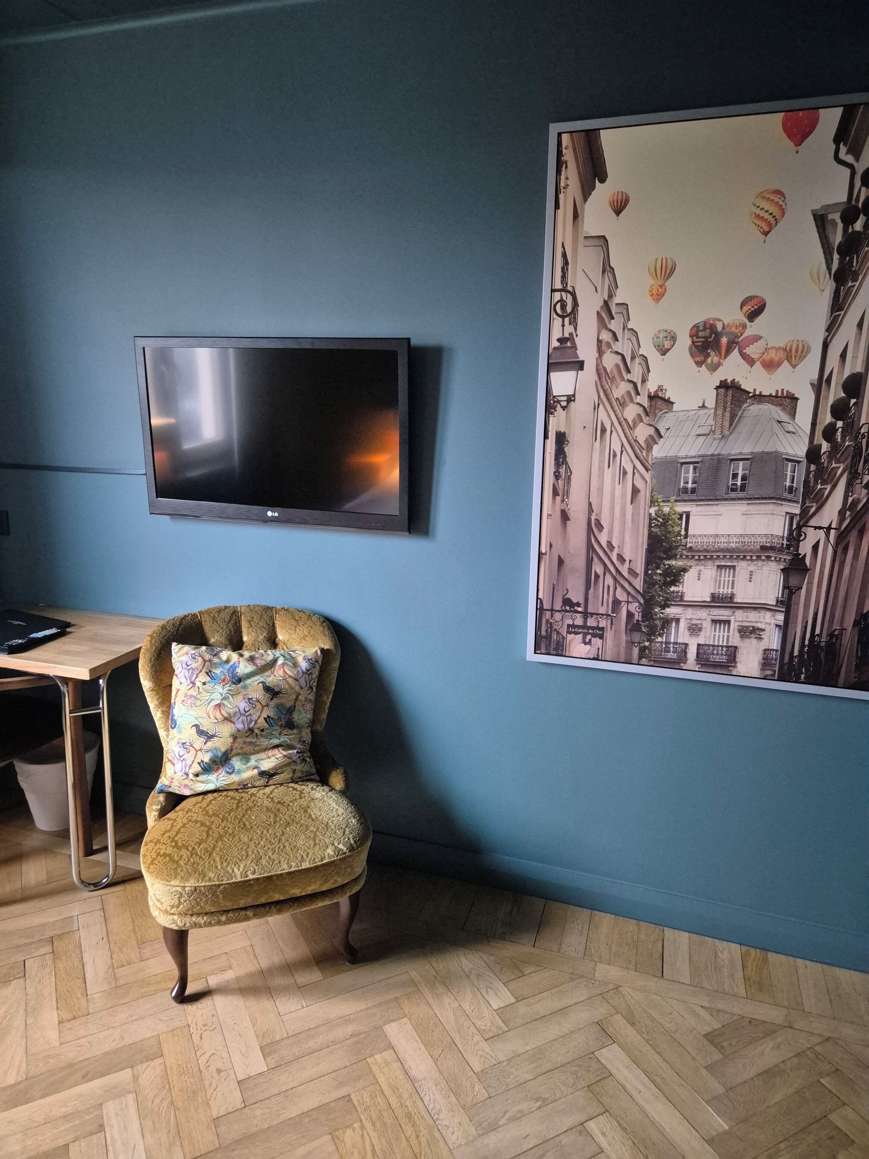 standard double room | 1 bedroom, individually decorated, individually furnished, desk