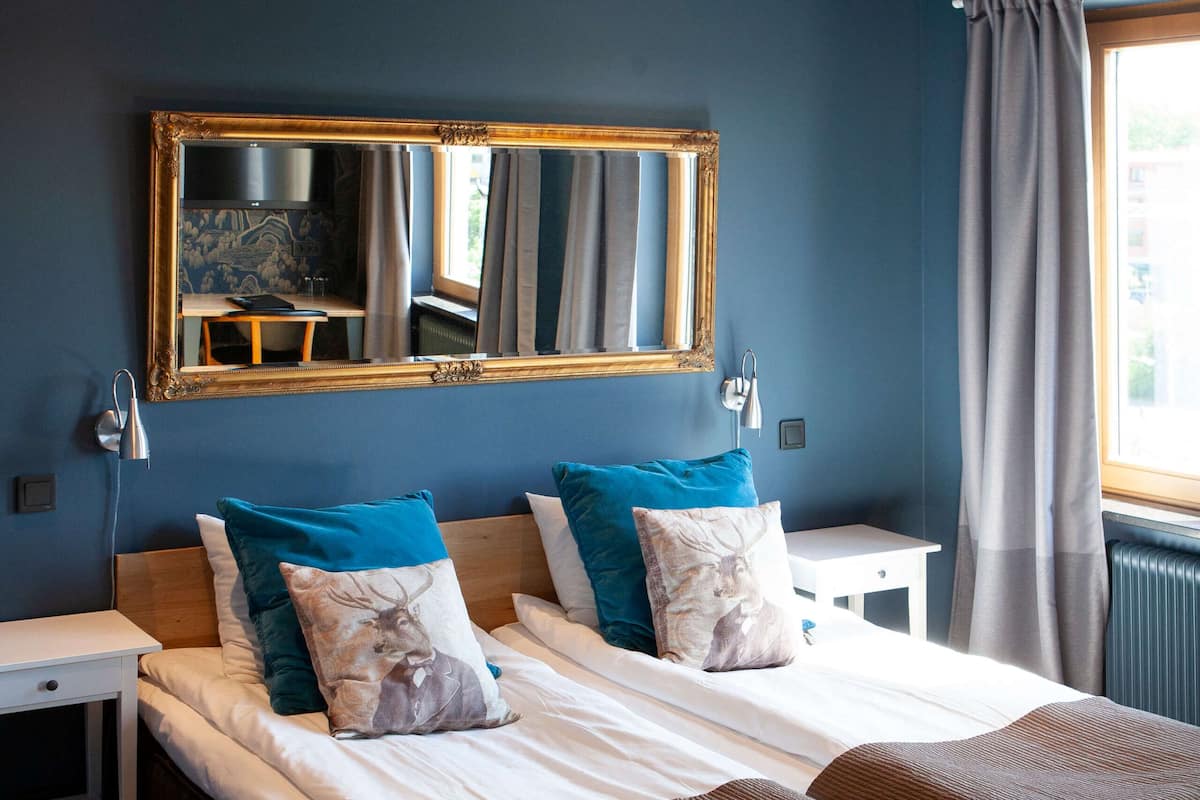 standard double room | 1 bedroom, individually decorated, individually furnished, desk