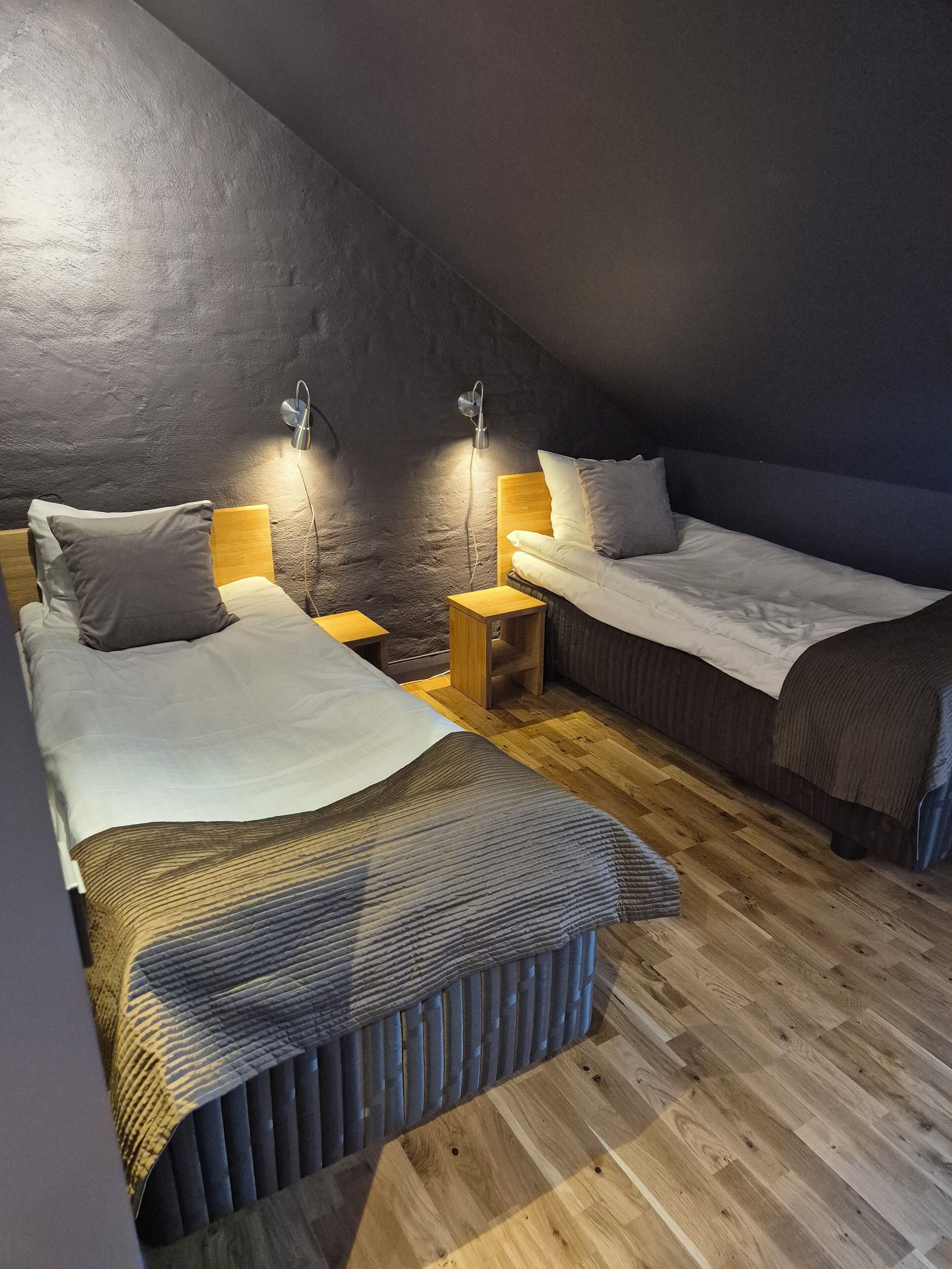 standard double room | 1 bedroom, individually decorated, individually furnished, desk