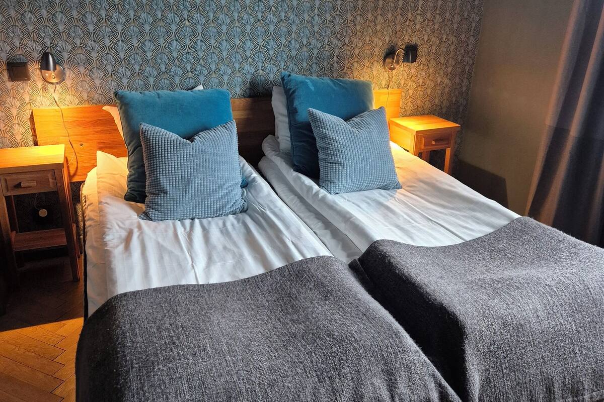 standard double room | 1 bedroom, individually decorated, individually furnished, desk