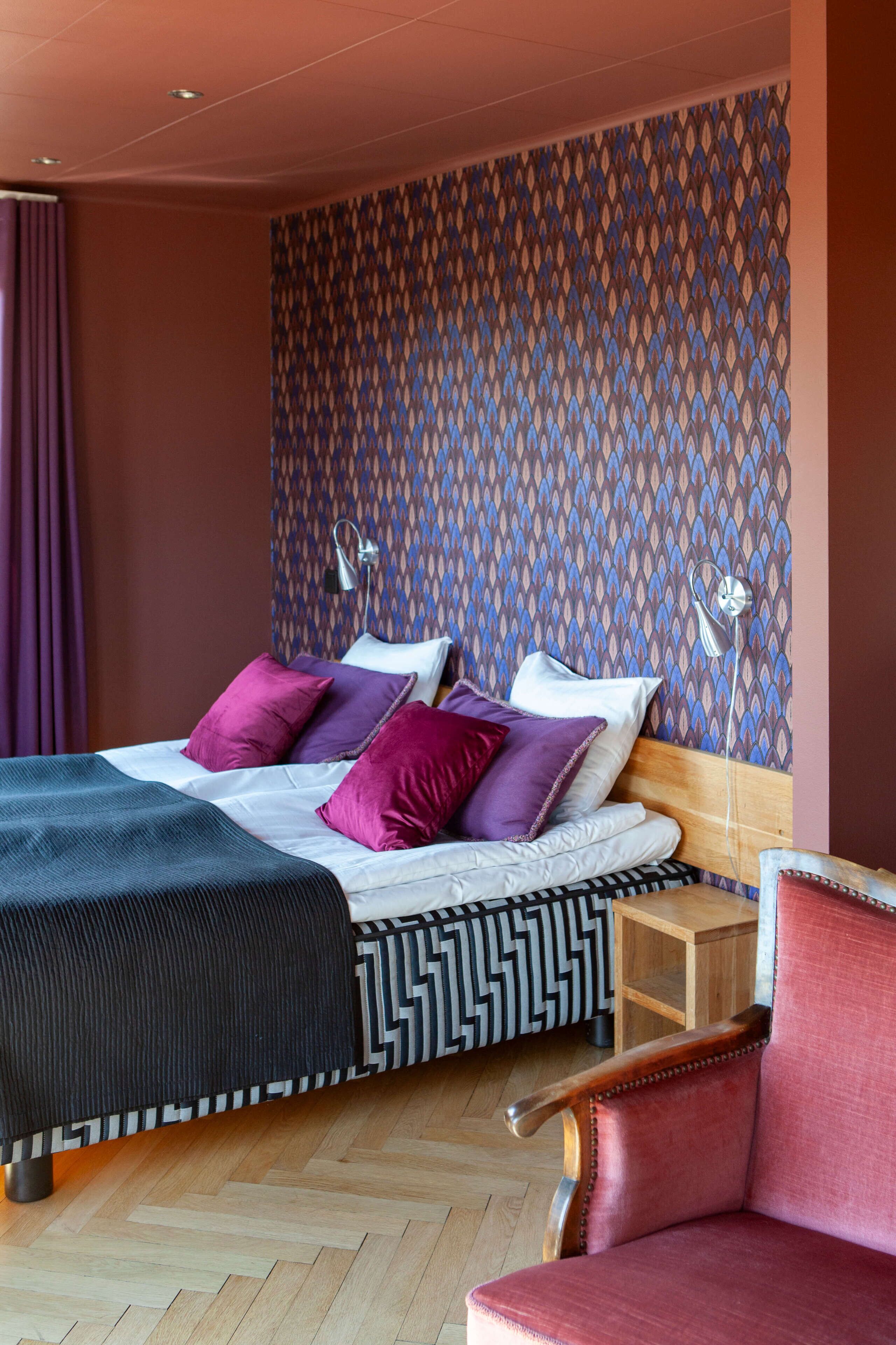 standard double room | 1 bedroom, individually decorated, individually furnished, desk