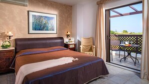 In-room safe, free WiFi, bed sheets