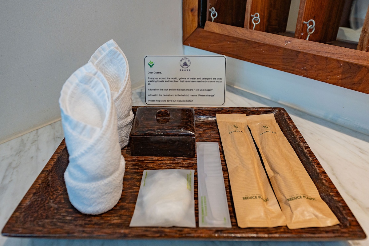 Badewanne und Dusche (separat), Komfortbadewanne, Regendusche