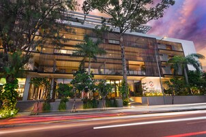 住宿正面 - 傍晚/夜晚