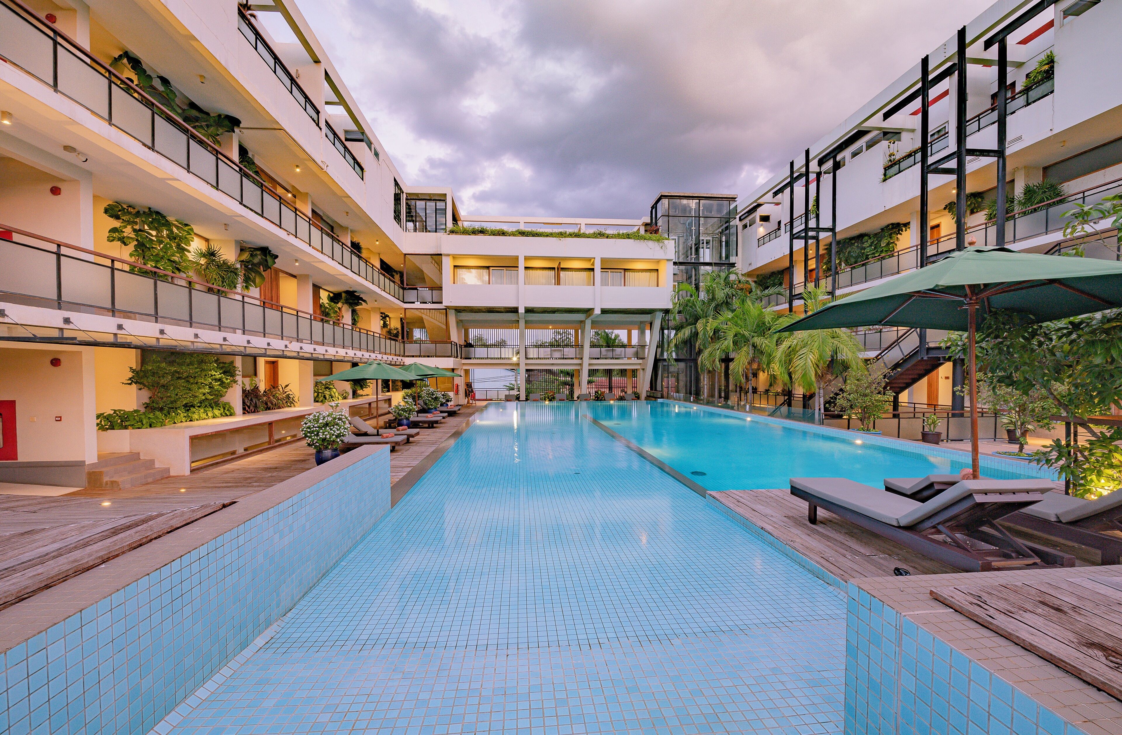 Außenpool, Cabañas (kostenlos), Sonnenschirme